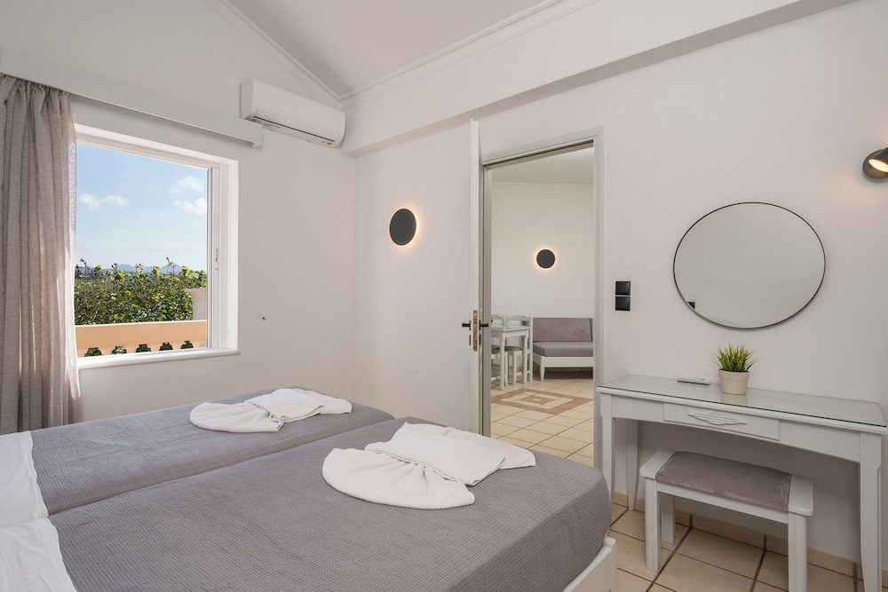 Suite, 1 Bedroom, Sea View (Roof Garden) photo 1