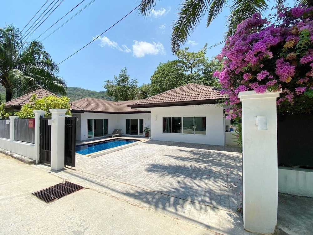Villa, 4 Bedrooms, Smoking, Private Pool photo 2