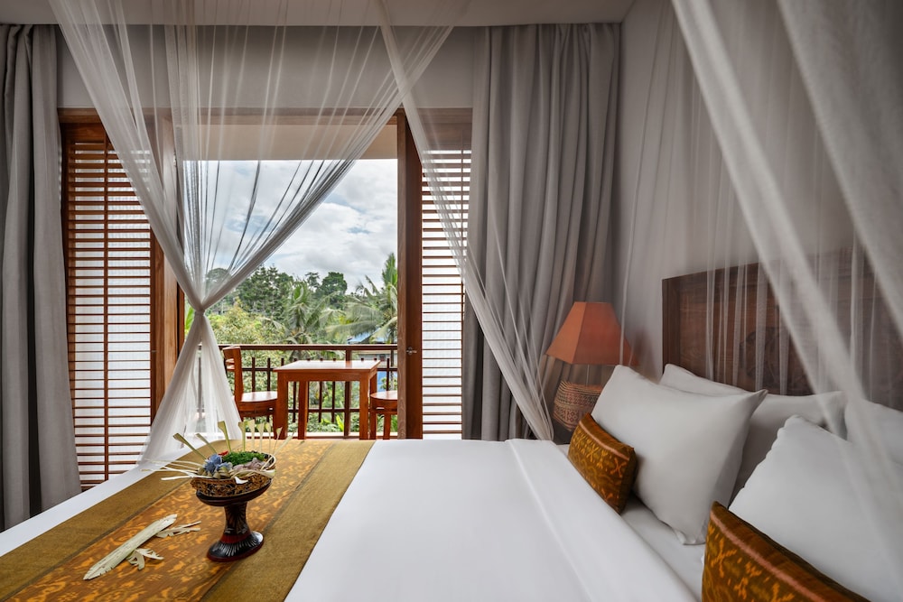 Deluxe Room with Balcony photo 2