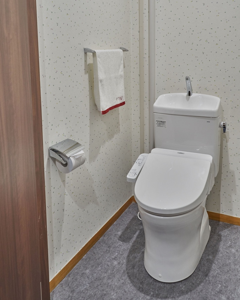 Japanese-Style Room, Shared Bathroom (7 Tatami Mats)
