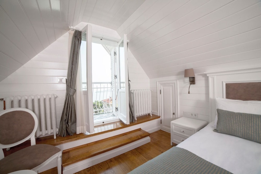 Deluxe Double Room, Balcony, Sea View - Photo 1