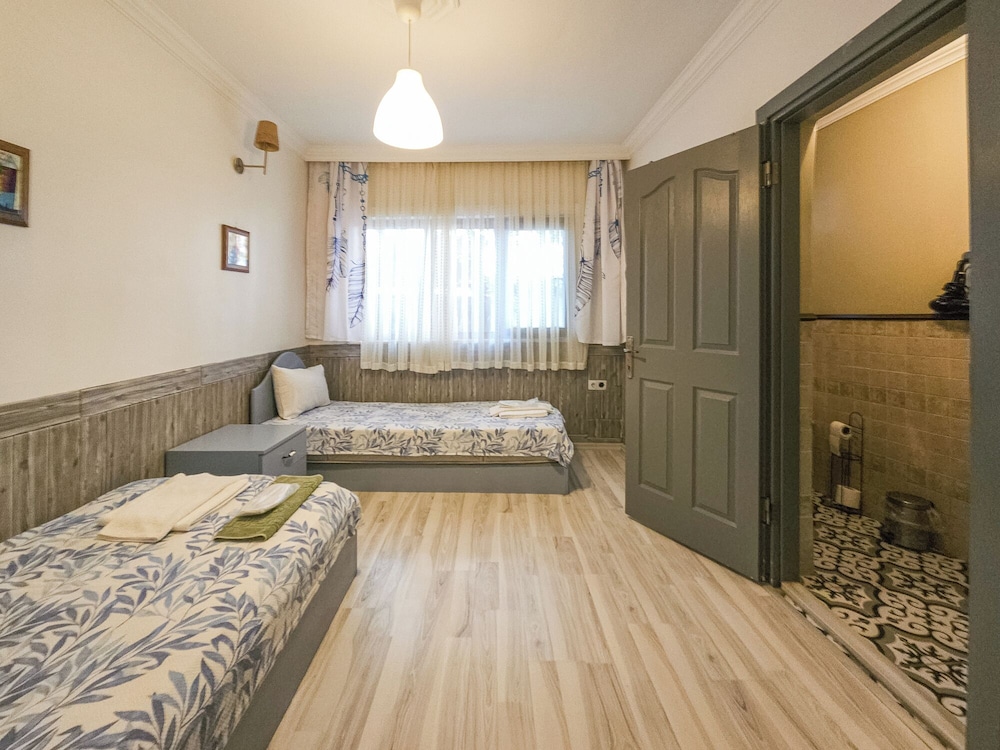 Economy Twin Room