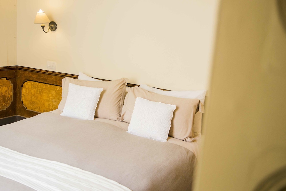 Suite, Balcony, City View