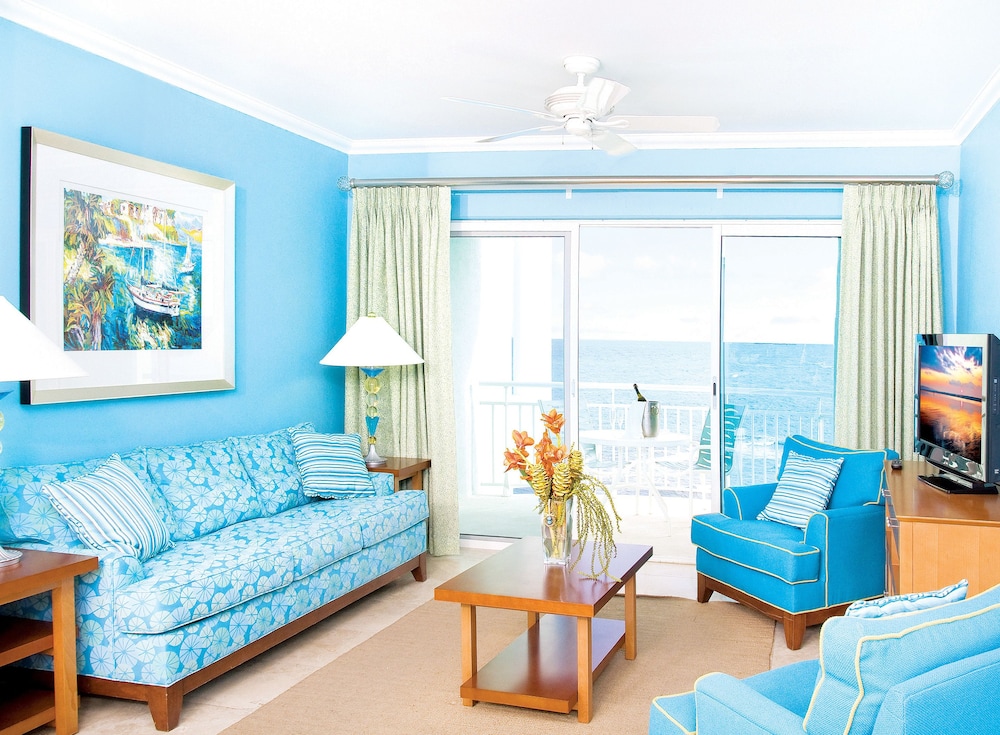 Suite, 1 Bedroom, Oceanfront - Photo 2