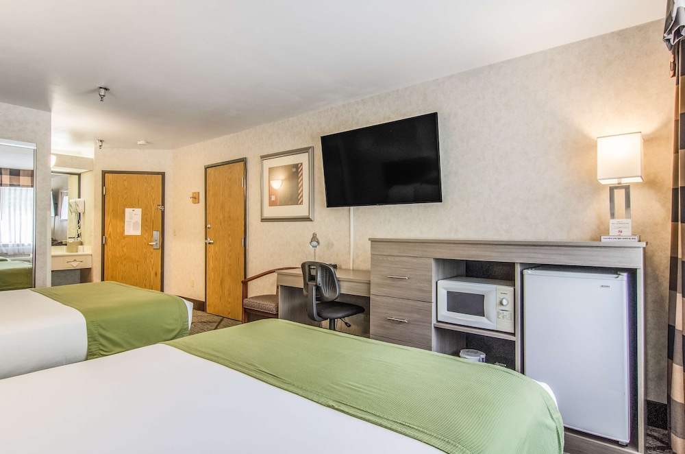Deluxe Room, 2 Queen Beds - Photo 3