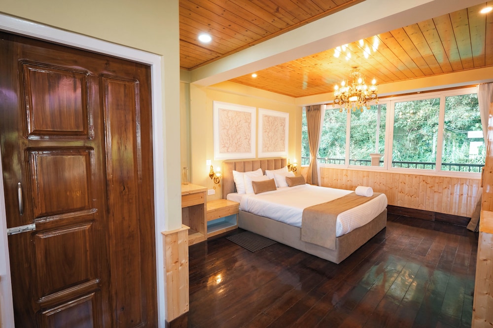 Deluxe Room, Balcony, Mountain View