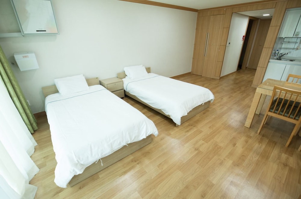 [Tower Condominium] Standard Twin - Photo 2