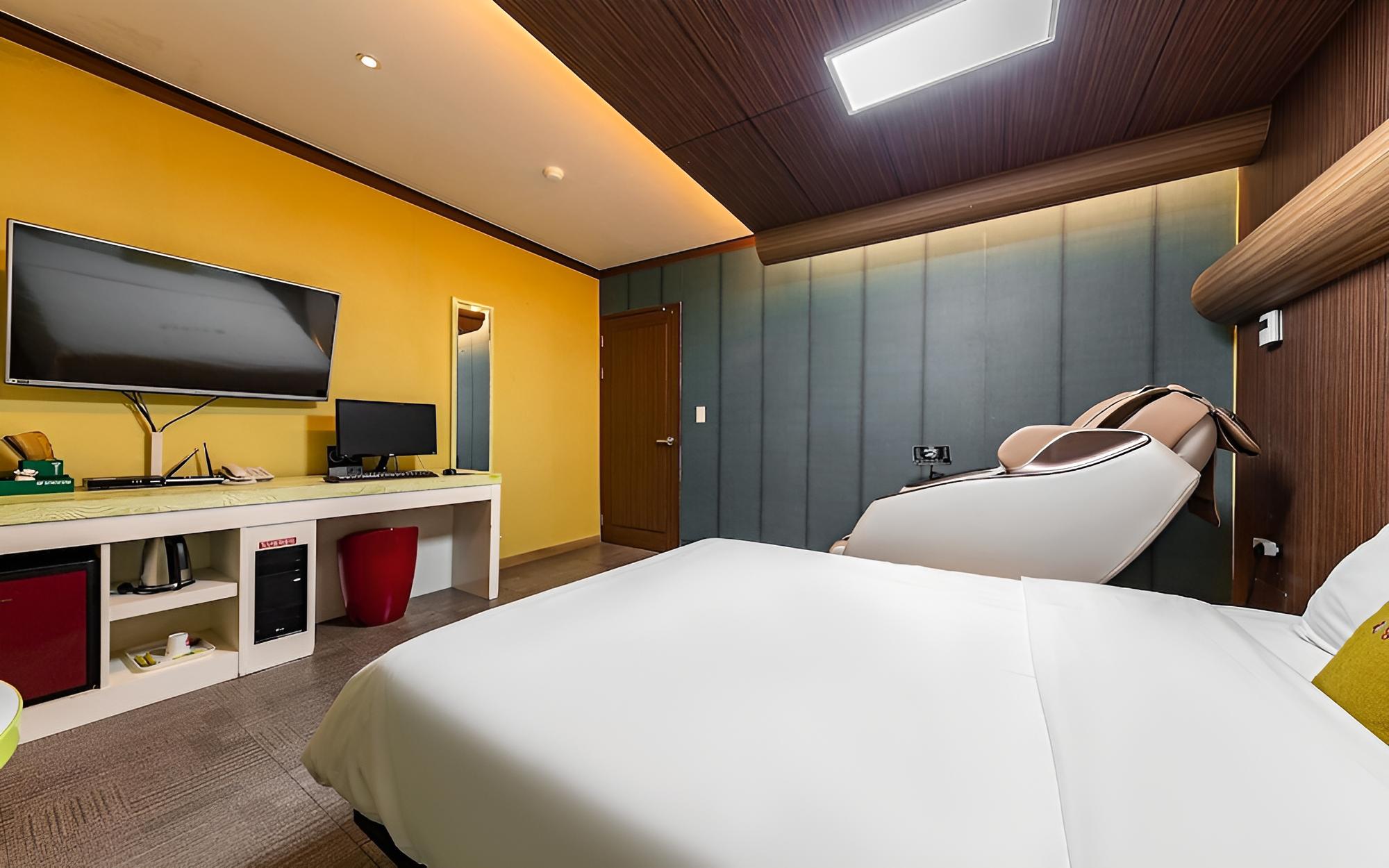 Room (Special Room - Massage Chair Air Puri) - Photo 17