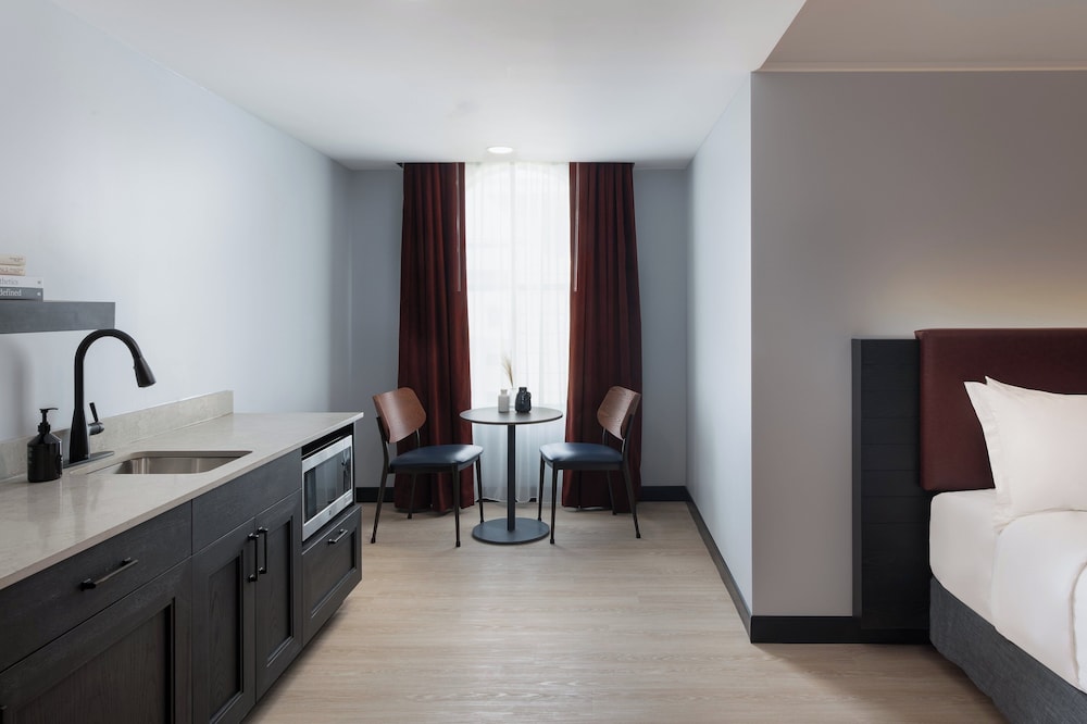 Suite, 2 Queen Beds, Accessible Bathtub (Mobility) - Photo 3