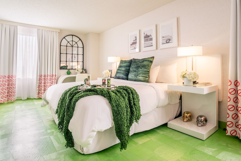 Room, 1 King Bed (Who You Going To Call) - Photo 2