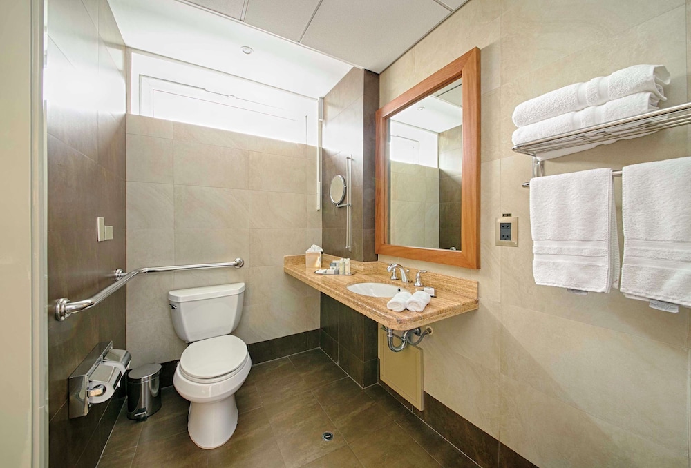 Twin Room, 2 Double Beds, Accessible - Photo 5