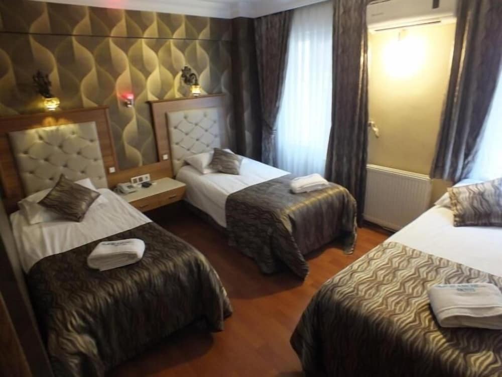 Family Quadruple Room photo 3
