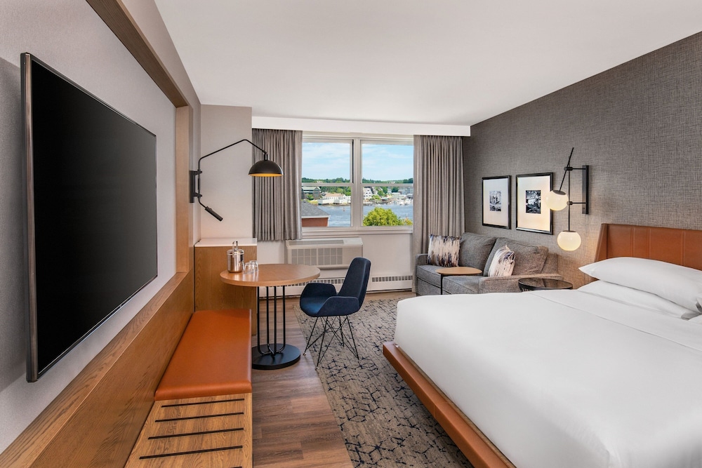 Deluxe Room, 1 King Bed - Photo 1