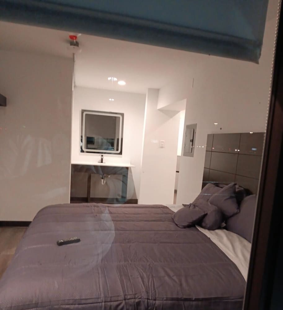 Studio, 1 King Bed, Non Smoking photo 2