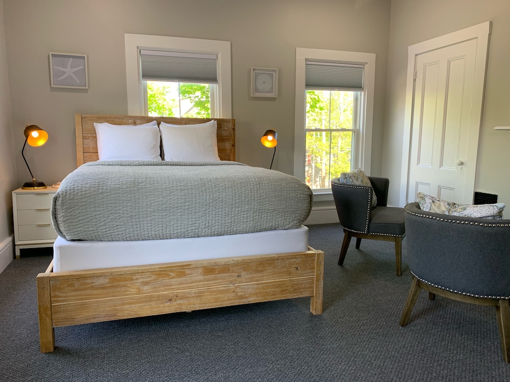 Room, Private Bathroom (Frenchmans Bay - Queen Fireplace Room) photo 1