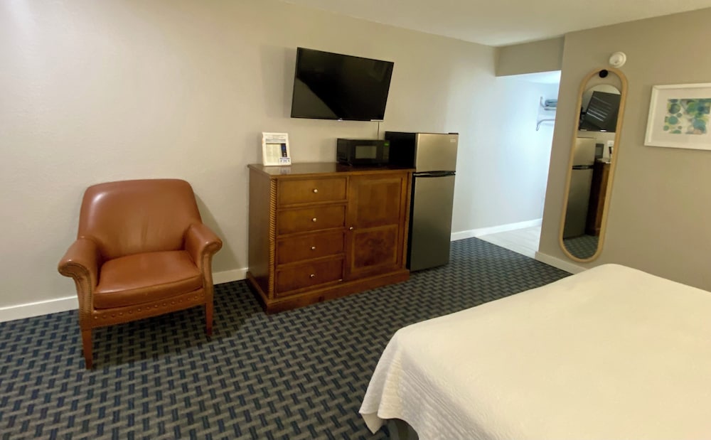 Deluxe Room, 1 King Bed - Photo 2