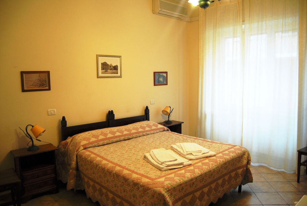 Superior Room, 1 Queen Bed photo 2