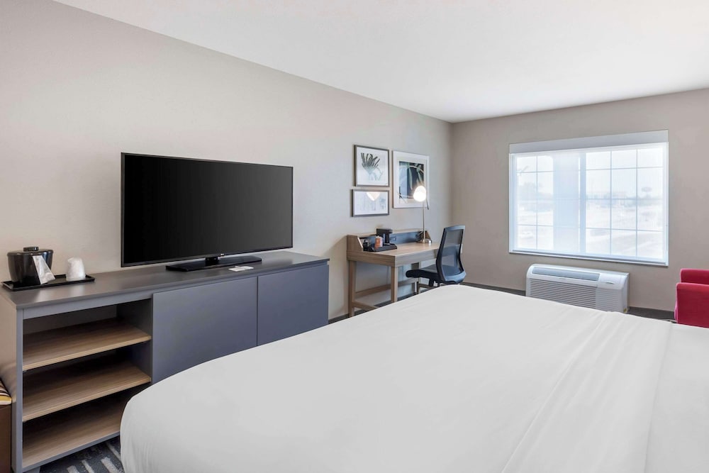 Room, 1 King Bed, Non Smoking - Photo 4