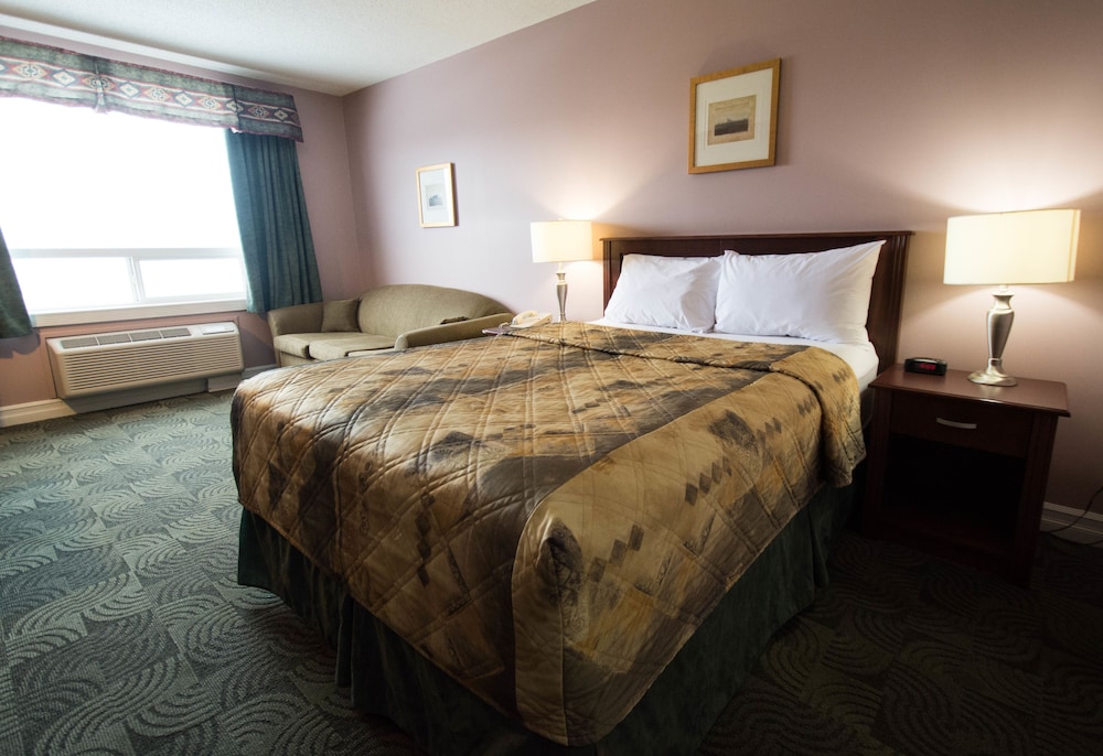 Room, 1 Queen Bed with Sofa bed, Smoking (Pet Friendly) photo 1
