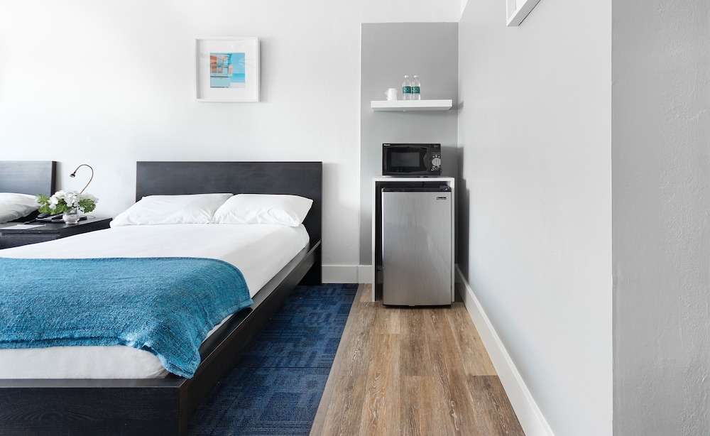 Standard Room, 2 Double Beds - Photo 1