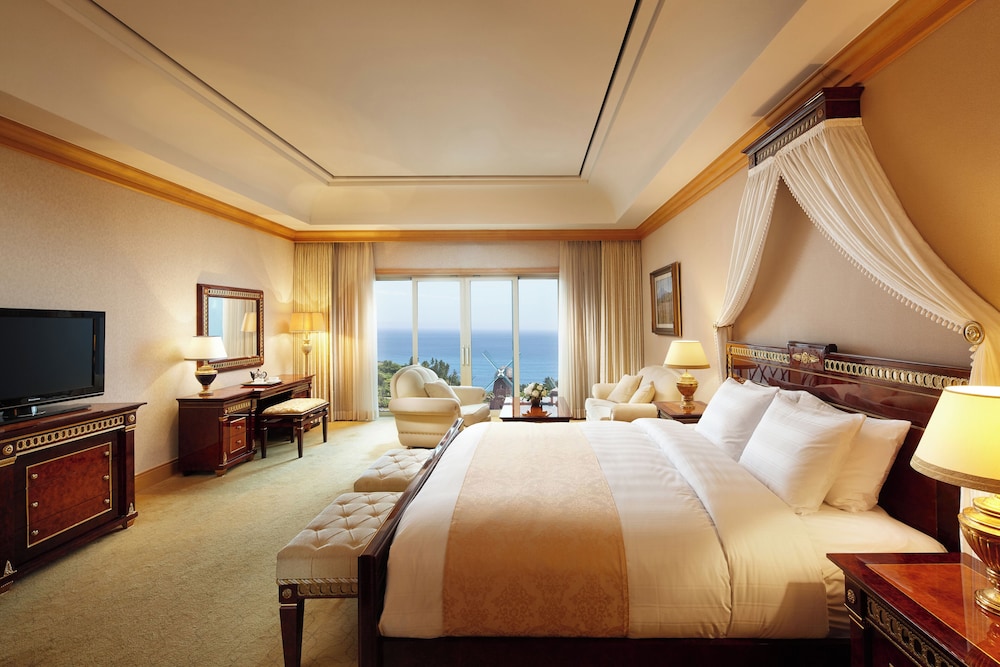 ROYAL SUITE