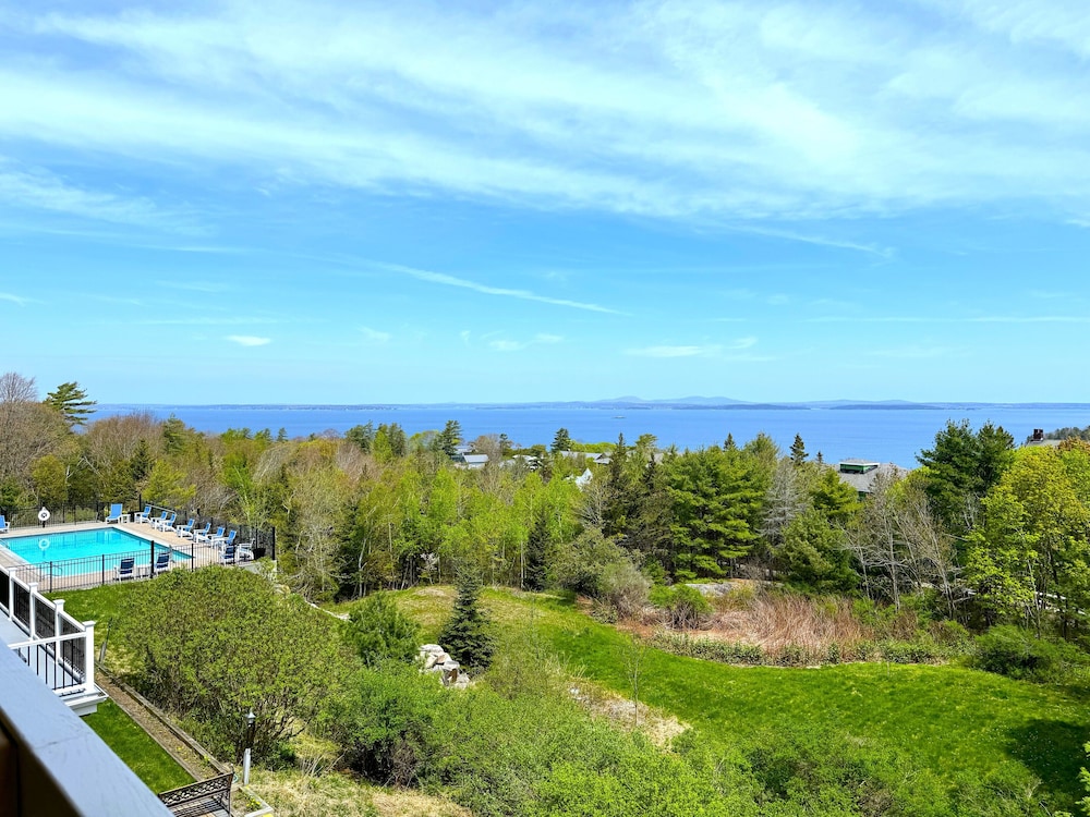 Lower King Room, 1 King Bed with Sofa Bed, Balcony, Ocean View (2nd Floor NON-PET)