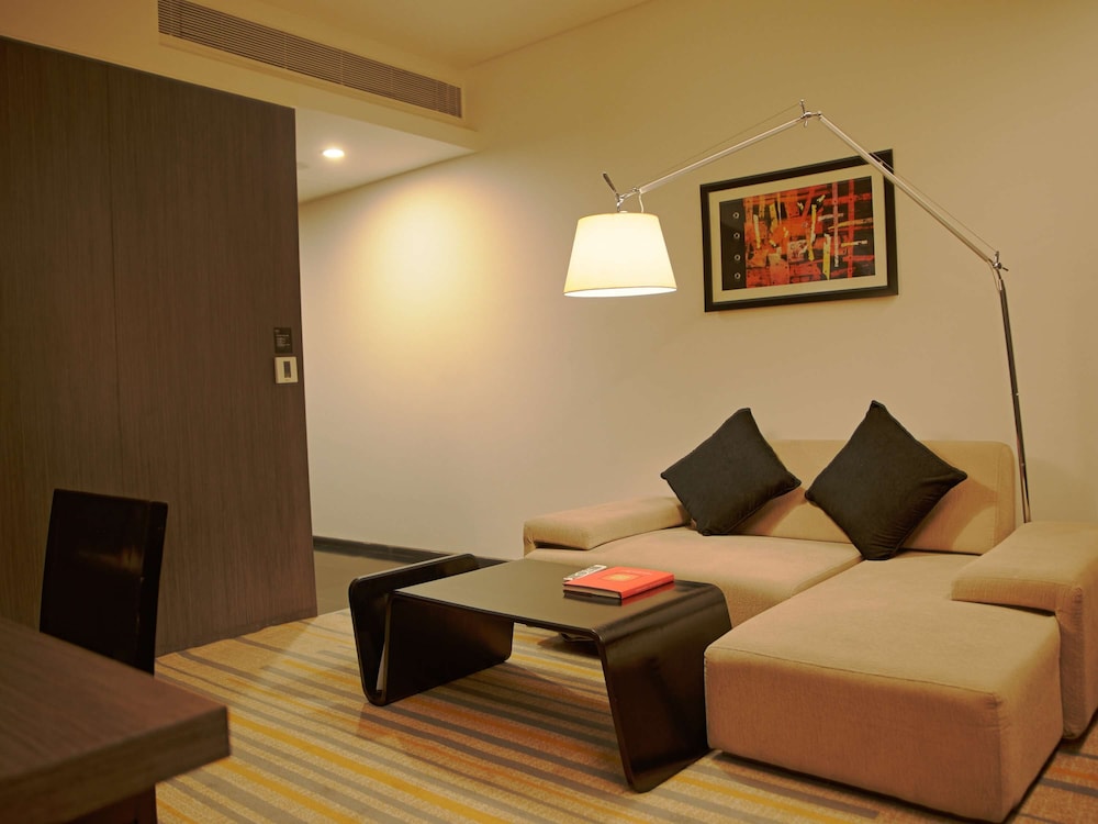 Premier Suite, 1 King Bed, Club Lounge Access
