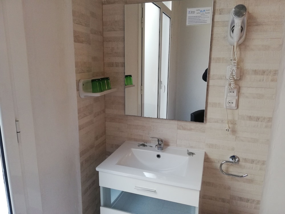 Double Room, 2 Twin Beds, Shared Bathroom
