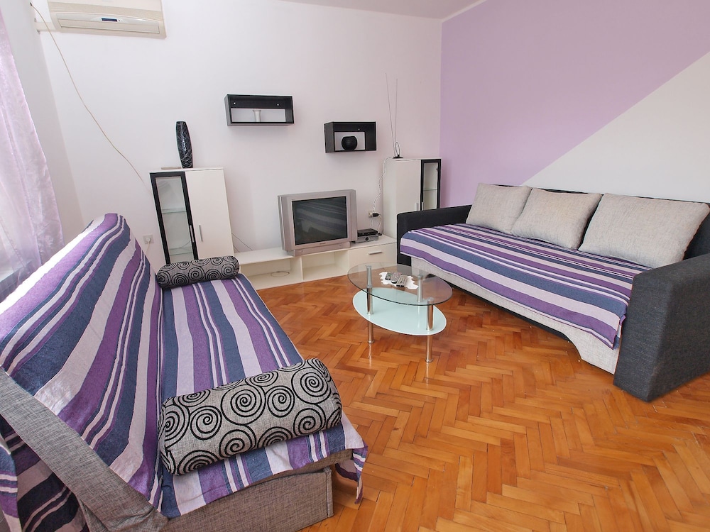 Apartment, 3 Bedrooms (1056/4400)