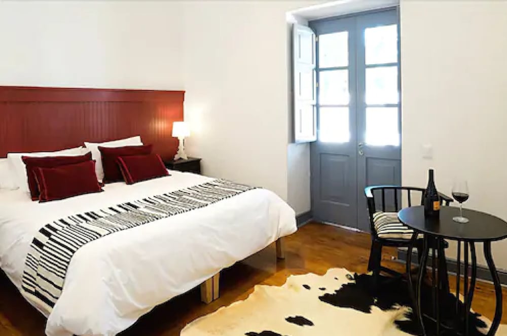 Deluxe Room 1 king bed photo 3