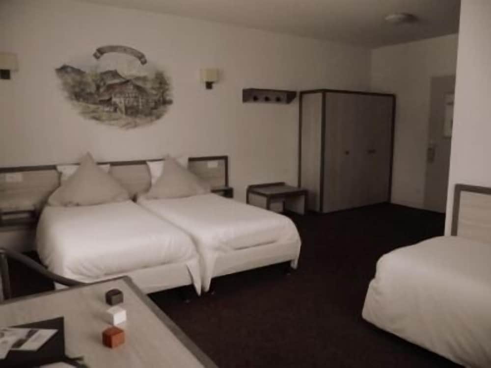 Classic Triple Room photo 2