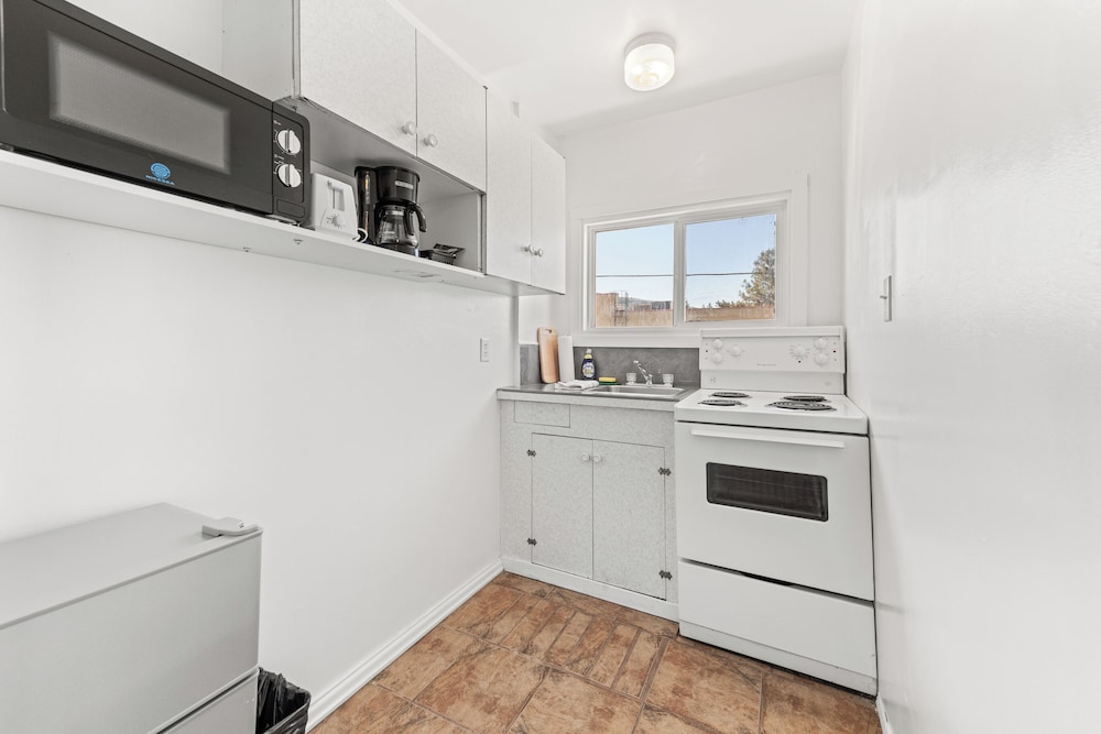Suite, 2 Bedrooms, Kitchen photo 3