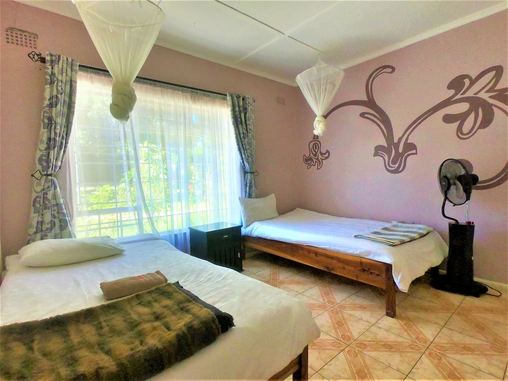 Twin Room, Shared Bathroom photo 1