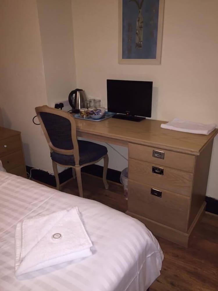 Basic Triple Room, Multiple Beds photo 3