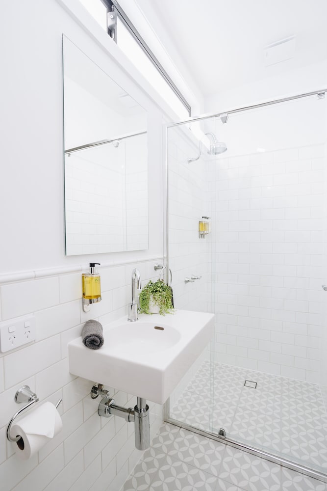 Deluxe Double Room, 1 Queen Bed, Non Smoking, Private Bathroom photo 2