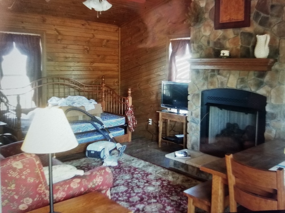 Cabin (New Blessings Homestead Cabin) photo 3