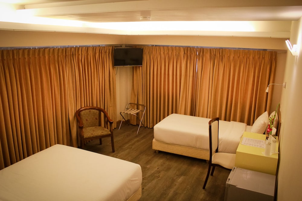 Deluxe Triple Room, Multiple Beds photo 2