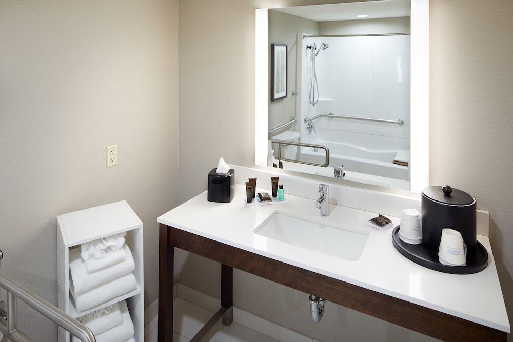 Room, 2 Queen Beds, Mobility, Non Smoking - Photo 3