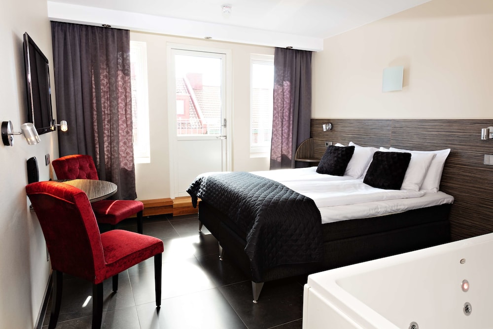 Superior Room, 1 Double Bed, Non Smoking, Jetted Tub - Photo 1