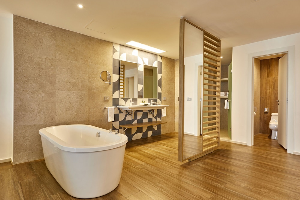 Suite, Oceanfront (elite Club, U)