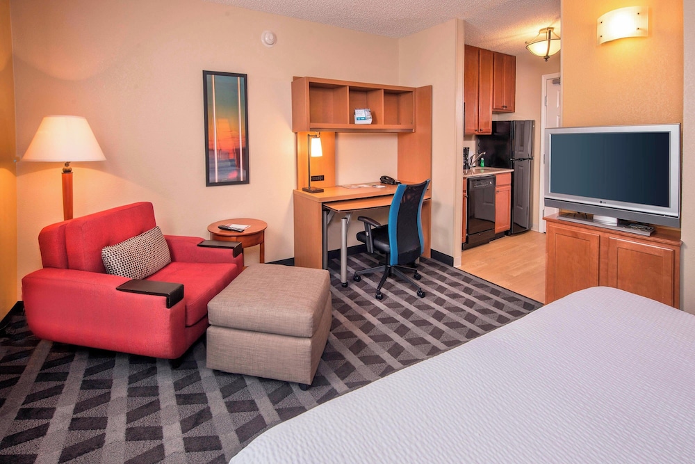 Studio, 1 Queen Bed with Sofa bed (Hearing Accessible) - Photo 4