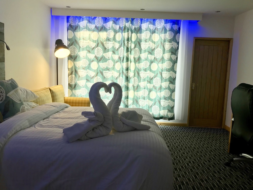 Deluxe Room, 1 King Bed, Balcony, Lake View photo 2