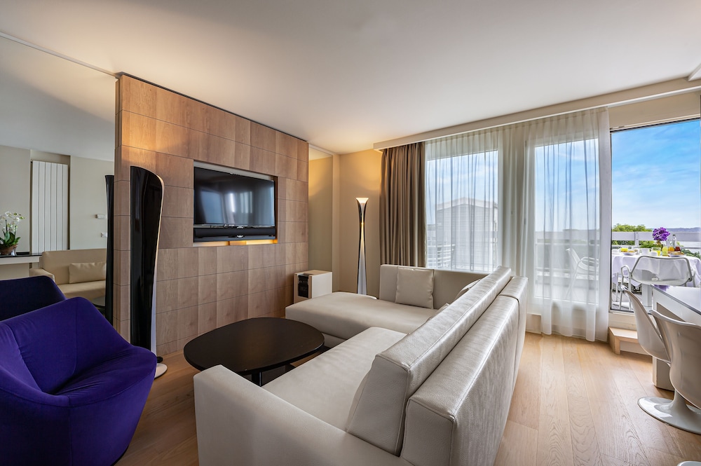Executive Suite, Lake View photo 2