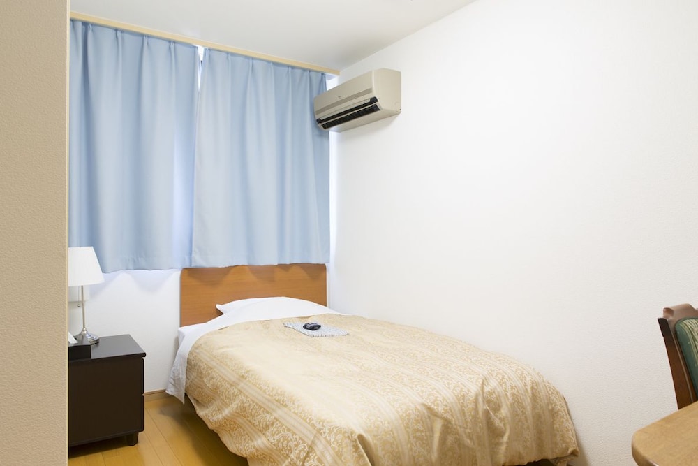 Single Room, Smoking