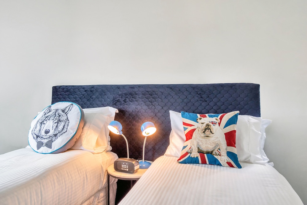 Premium Twin Room (With free secure parking)