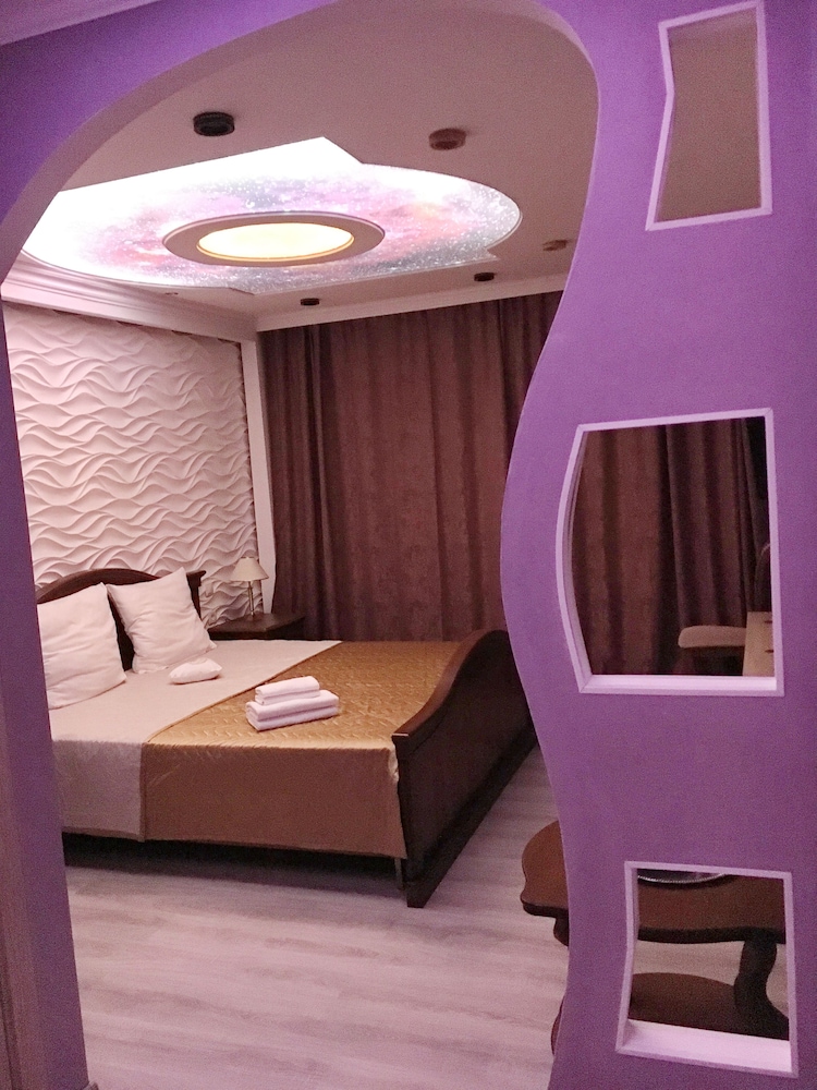 Double Room (Cosmos)