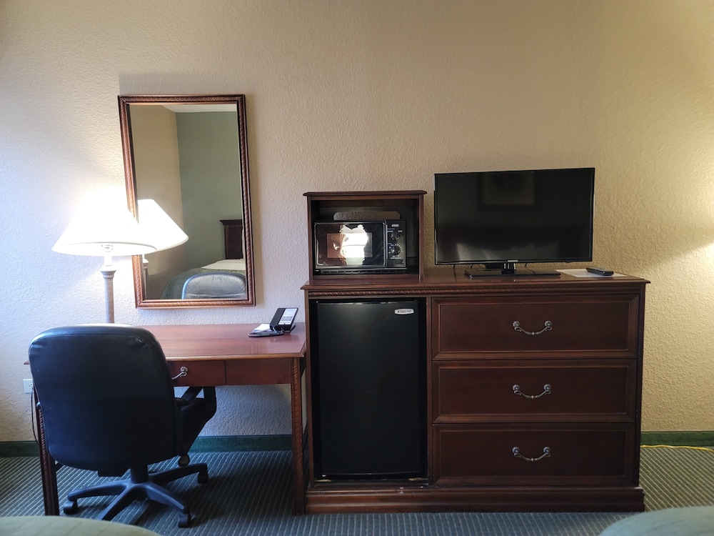 Deluxe Double Room, 2 Queen Beds photo 3