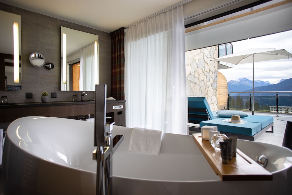 Deluxe Suite photo 2