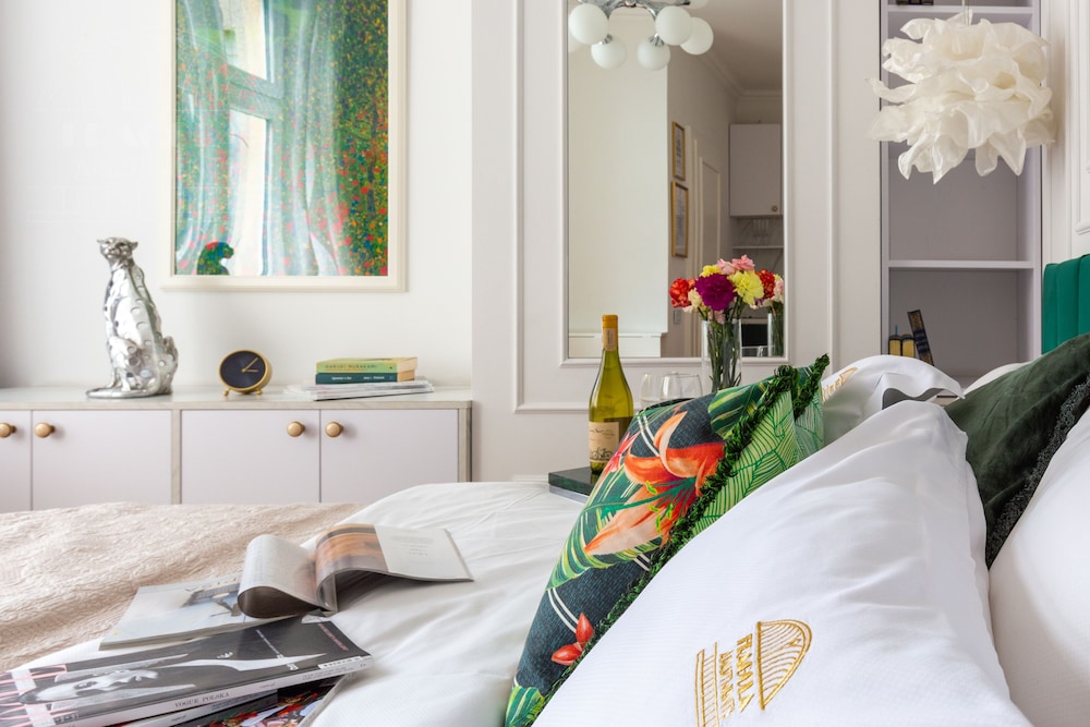 Classic Studio, 1 Queen Bed, Kitchenette photo 3