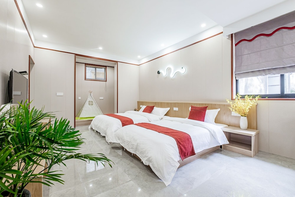Family Suite, 3 Bedrooms, Kitchenette, City View photo 3